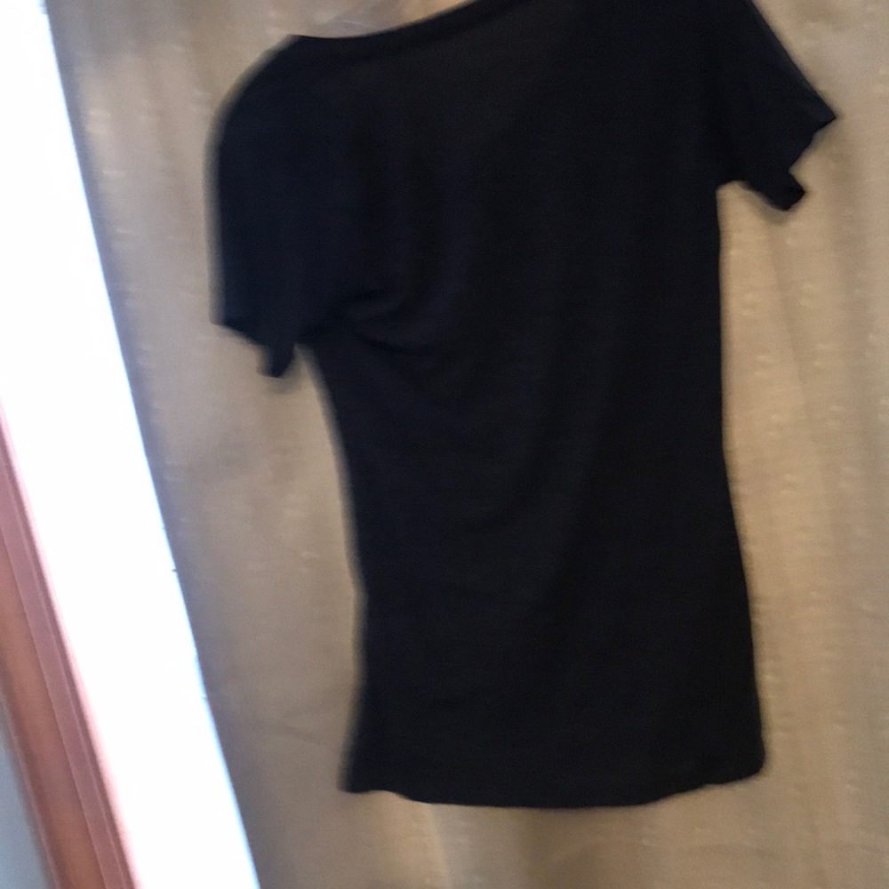Women’s tee - Picture 3 of 3